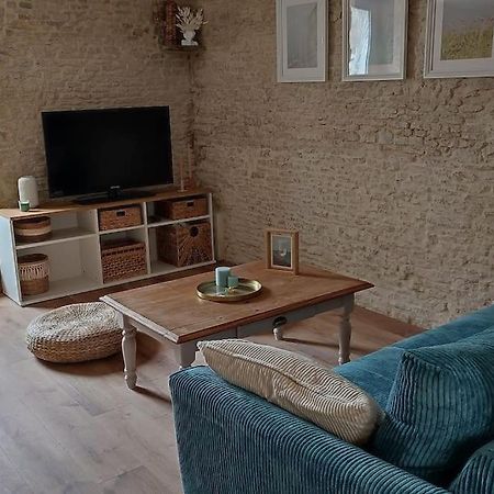 Appartement Avec Jardin Et Acces Mer Grandcamp-Maisy Exterior photo