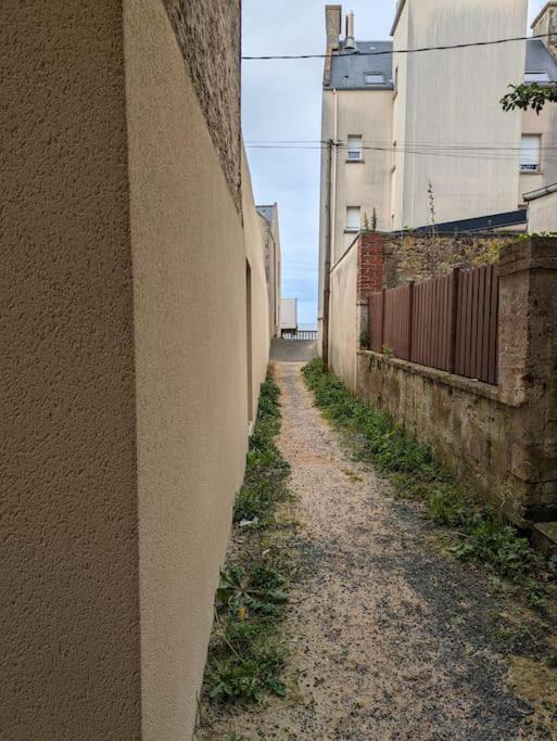 Appartement Avec Jardin Et Acces Mer Grandcamp-Maisy Exterior photo